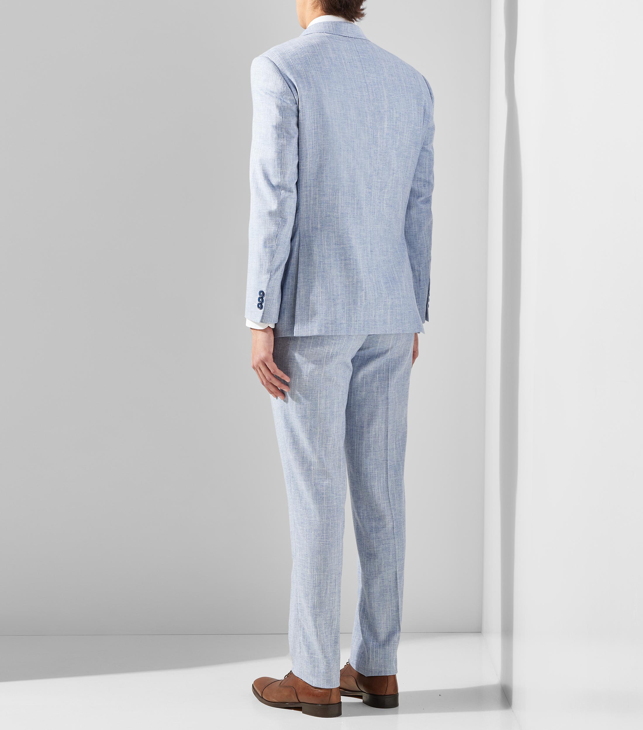 Traje de corte recto con microdiseños Hombre